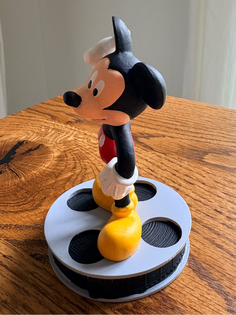 VTG 1999 Disney Mickey Mouse standing on film reel- Hand Painted Resin Figurine - Picture 6 of 15